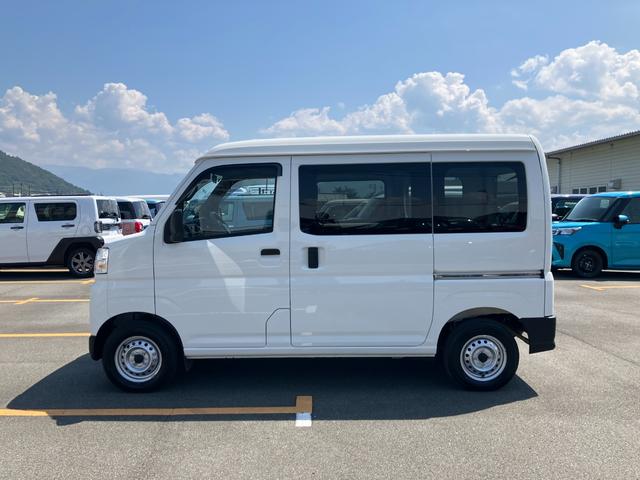 ハイゼットカーゴデラックス　４ＷＤ　ＣＶＴ　ＡＭ／ＦＭラジオデッキスマートアシスト・コーナーセンサー・３モード電子制御４ＷＤ（ＣＶＴ車）・荷室長１，９１５ｍｍ・荷室幅１，４１０ｍｍ・荷室高１，２５０ｍｍ・ハロゲンヘッドランプ・マニュアルエアコン（山梨県）の中古車