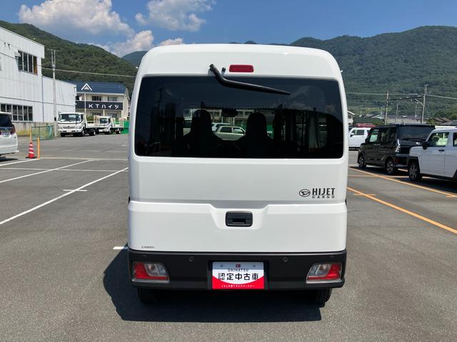 ハイゼットカーゴデラックス　４ＷＤ　ＣＶＴ　ＡＭ／ＦＭラジオデッキスマートアシスト・コーナーセンサー・３モード電子制御４ＷＤ（ＣＶＴ車）・荷室長１，９１５ｍｍ・荷室幅１，４１０ｍｍ・荷室高１，２５０ｍｍ・ハロゲンヘッドランプ・マニュアルエアコン（山梨県）の中古車