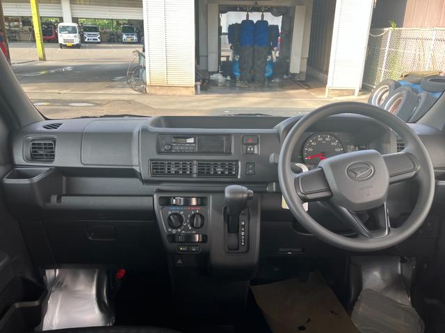 ハイゼットカーゴデラックス 4WD CVTAM/FMラジオデッキスマートアシスト・コーナーセンサー・3モード電子制御4WD(CVT車)・荷室長1,915mm・荷室幅1,410mm・荷室高1,250mm・ハロゲンヘッドランプ・マニュアルエアコン(山梨県)の中古車