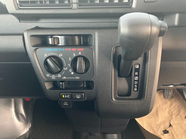 ハイゼットカーゴデラックス 4WD CVTAM/FMラジオデッキスマートアシスト・コーナーセンサー・3モード電子制御4WD(CVT車)・荷室長1,915mm・荷室幅1,410mm・荷室高1,250mm・ハロゲンヘッドランプ・マニュアルエアコン(山梨県)の中古車