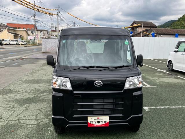 ハイゼットカーゴデラックス　４ＷＤ　ＣＶＴ　ＡＭ／ＦＭラジオデッキ装備スマートアシスト・コーナーセンサー・３モード電子制御４ＷＤ（ＣＶＴ車）・荷室長１，９１５ｍｍ・荷室幅１，４１０ｍｍ・荷室高１，２５０ｍｍ・ハロゲンヘッドランプ・マニュアルエアコン（山梨県）の中古車