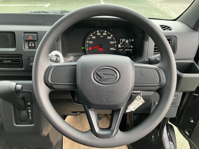 ハイゼットカーゴデラックス　４ＷＤ　ＣＶＴ　ＡＭ／ＦＭラジオデッキ装備スマートアシスト・コーナーセンサー・３モード電子制御４ＷＤ（ＣＶＴ車）・荷室長１，９１５ｍｍ・荷室幅１，４１０ｍｍ・荷室高１，２５０ｍｍ・ハロゲンヘッドランプ・マニュアルエアコン（山梨県）の中古車
