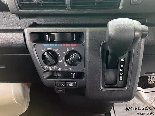 ハイゼットカーゴデラックス　４ＷＤ　ＣＶＴ　ＡＭ／ＦＭラジオデッキ装備スマートアシスト・コーナーセンサー・３モード電子制御４ＷＤ（ＣＶＴ車）・荷室長１，９１５ｍｍ・荷室幅１，４１０ｍｍ・荷室高１，２５０ｍｍ・ハロゲンヘッドランプ・マニュアルエアコン（山梨県）の中古車