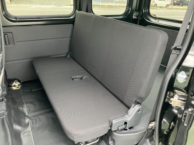 ハイゼットカーゴデラックス　４ＷＤ　ＣＶＴ　ＡＭ／ＦＭラジオデッキ装備スマートアシスト・コーナーセンサー・３モード電子制御４ＷＤ（ＣＶＴ車）・荷室長１，９１５ｍｍ・荷室幅１，４１０ｍｍ・荷室高１，２５０ｍｍ・ハロゲンヘッドランプ・マニュアルエアコン（山梨県）の中古車