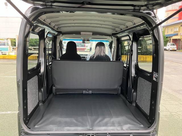 ハイゼットカーゴデラックス　４ＷＤ　ＣＶＴ　ＡＭ／ＦＭラジオデッキ装備スマートアシスト・コーナーセンサー・３モード電子制御４ＷＤ（ＣＶＴ車）・荷室長１，９１５ｍｍ・荷室幅１，４１０ｍｍ・荷室高１，２５０ｍｍ・ハロゲンヘッドランプ・マニュアルエアコン（山梨県）の中古車