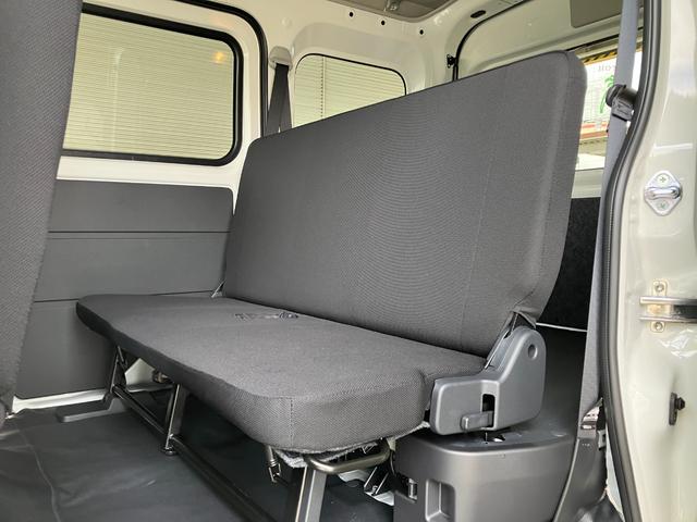 ハイゼットカーゴデラックス　４ＷＤ　ＣＶＴ　ＡＭ／ＦＭラジオデッキスマートアシスト・コーナーセンサー・３モード電子制御４ＷＤ（ＣＶＴ車）・荷室長１，９１５ｍｍ・荷室幅１，４１０ｍｍ・荷室高１，２５０ｍｍ・ハロゲンヘッドランプ・マニュアルエアコン（山梨県）の中古車