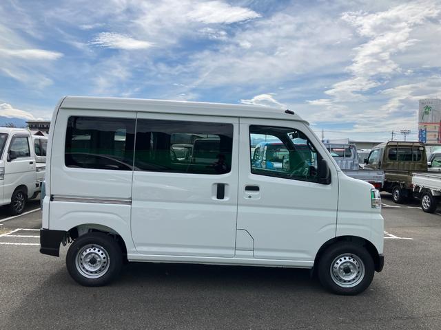 ハイゼットカーゴデラックス　４ＷＤ　ＣＶＴ　ＡＭ／ＦＭラジオデッキスマートアシスト・コーナーセンサー・３モード電子制御４ＷＤ（ＣＶＴ車）・荷室長１，９１５ｍｍ・荷室幅１，４１０ｍｍ・荷室高１，２５０ｍｍ・ハロゲンヘッドランプ・マニュアルエアコン（山梨県）の中古車