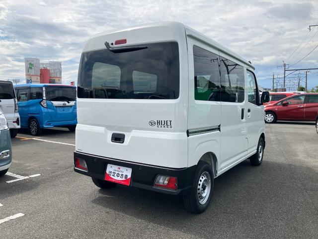 ハイゼットカーゴデラックス　４ＷＤ　ＣＶＴ　ＡＭ／ＦＭラジオデッキスマートアシスト・コーナーセンサー・３モード電子制御４ＷＤ（ＣＶＴ車）・荷室長１，９１５ｍｍ・荷室幅１，４１０ｍｍ・荷室高１，２５０ｍｍ・ハロゲンヘッドランプ・マニュアルエアコン（山梨県）の中古車