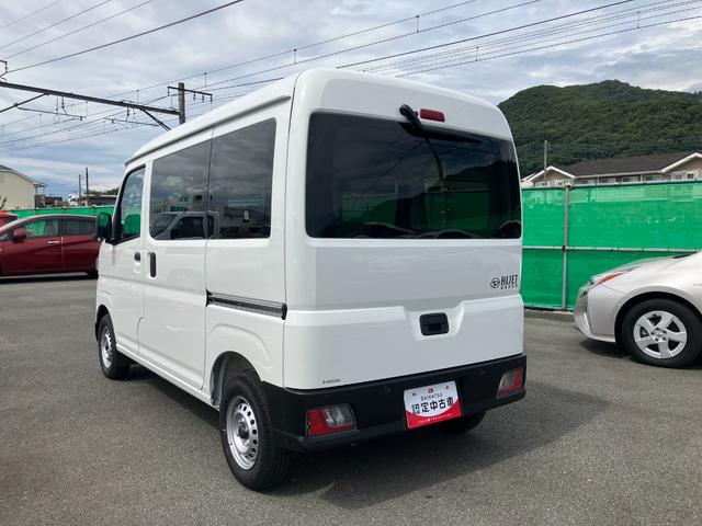 ハイゼットカーゴデラックス　４ＷＤ　ＣＶＴ　ＡＭ／ＦＭラジオデッキスマートアシスト・コーナーセンサー・３モード電子制御４ＷＤ（ＣＶＴ車）・荷室長１，９１５ｍｍ・荷室幅１，４１０ｍｍ・荷室高１，２５０ｍｍ・ハロゲンヘッドランプ・マニュアルエアコン（山梨県）の中古車