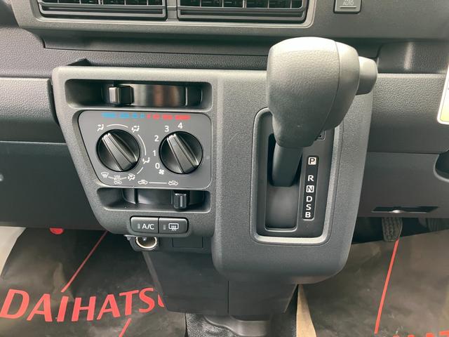 ハイゼットカーゴデラックス　４ＷＤ　ＣＶＴ　ＡＭ／ＦＭラジオデッキスマートアシスト・コーナーセンサー・３モード電子制御４ＷＤ（ＣＶＴ車）・荷室長１，９１５ｍｍ・荷室幅１，４１０ｍｍ・荷室高１，２５０ｍｍ・ハロゲンヘッドランプ・マニュアルエアコン（山梨県）の中古車