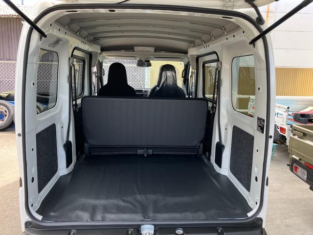ハイゼットカーゴデラックス　４ＷＤ　ＣＶＴ　ＡＭ／ＦＭラジオデッキスマートアシスト・コーナーセンサー・３モード電子制御４ＷＤ（ＣＶＴ車）・荷室長１，９１５ｍｍ・荷室幅１，４１０ｍｍ・荷室高１，２５０ｍｍ・ハロゲンヘッドランプ・マニュアルエアコン（山梨県）の中古車