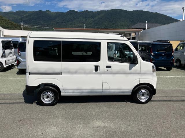 ハイゼットカーゴデラックス　４ＷＤ　ＣＶＴ　ＡＭ／ＦＭラジオデッキスマートアシスト・コーナーセンサー・３モード電子制御４ＷＤ（ＣＶＴ車）・荷室長１，９１５ｍｍ・荷室幅１，４１０ｍｍ・荷室高１，２５０ｍｍ・ハロゲンヘッドランプ・マニュアルエアコン（山梨県）の中古車