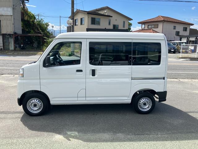 ハイゼットカーゴデラックス　４ＷＤ　ＣＶＴ　ＡＭ／ＦＭラジオデッキスマートアシスト・コーナーセンサー・３モード電子制御４ＷＤ（ＣＶＴ車）・荷室長１，９１５ｍｍ・荷室幅１，４１０ｍｍ・荷室高１，２５０ｍｍ・ハロゲンヘッドランプ・マニュアルエアコン（山梨県）の中古車