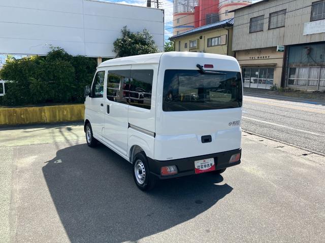 ハイゼットカーゴデラックス　４ＷＤ　ＣＶＴ　ＡＭ／ＦＭラジオデッキスマートアシスト・コーナーセンサー・３モード電子制御４ＷＤ（ＣＶＴ車）・荷室長１，９１５ｍｍ・荷室幅１，４１０ｍｍ・荷室高１，２５０ｍｍ・ハロゲンヘッドランプ・マニュアルエアコン（山梨県）の中古車