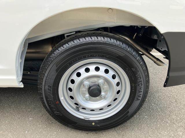 ハイゼットカーゴデラックス　４ＷＤ　ＣＶＴ　ＡＭ／ＦＭラジオデッキスマートアシスト・コーナーセンサー・３モード電子制御４ＷＤ（ＣＶＴ車）・荷室長１，９１５ｍｍ・荷室幅１，４１０ｍｍ・荷室高１，２５０ｍｍ・ハロゲンヘッドランプ・マニュアルエアコン（山梨県）の中古車