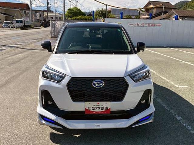 ロッキープレミアムＧ　ＨＥＶ　純正ナビゲーション　パノラマモニタースマートアシスト・コーナーセンサー・ハイブリッド専用１７インチアルミ・ＬＥＤヘッドランプ・（自動消灯システム）・シーケンシャルターンランプ・オートエアコン・運転席助手席シートヒーター（山梨県）の中古車