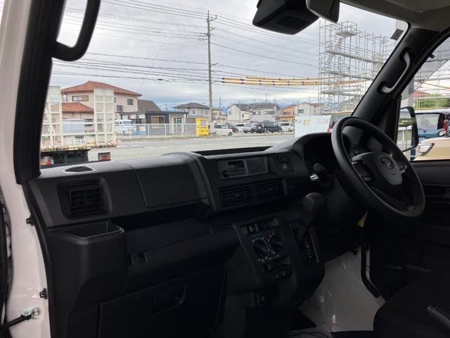 ハイゼットカーゴデラックス 4WD CVT AM/FMラジオデッキスマートアシスト・コーナーセンサー・3モード電子制御4WD(CVT車)・荷室長1,915mm・荷室幅1,410mm・荷室高1,250mm・ハロゲンヘッドランプ・マニュアルエアコン(山梨県)の中古車