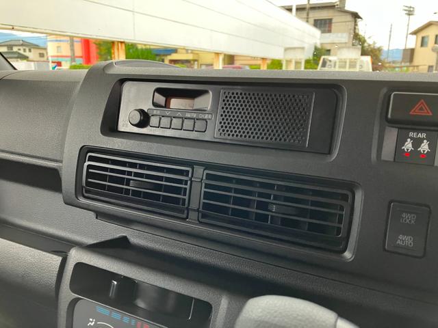 ハイゼットカーゴデラックス 4WD CVT AM/FMラジオデッキスマートアシスト・コーナーセンサー・3モード電子制御4WD(CVT車)・荷室長1,915mm・荷室幅1,410mm・荷室高1,250mm・ハロゲンヘッドランプ・マニュアルエアコン(山梨県)の中古車