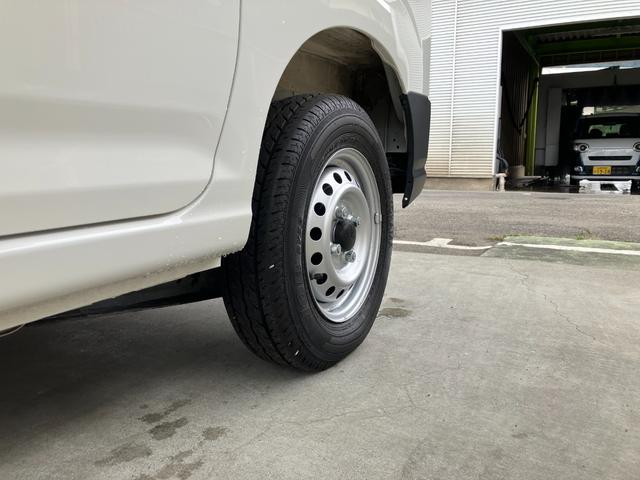 ハイゼットカーゴデラックス 4WD CVT AM/FMラジオデッキスマートアシスト・コーナーセンサー・3モード電子制御4WD(CVT車)・荷室長1,915mm・荷室幅1,410mm・荷室高1,250mm・ハロゲンヘッドランプ・マニュアルエアコン(山梨県)の中古車