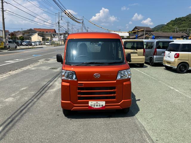 ハイゼットカーゴデラックス　４ＷＤ　ＣＶＴ　　ＡＭ／ＦＭラジオデッキスマートアシスト・コーナーセンサー・３モード電子制御４ＷＤ（ＣＶＴ車）・荷室長１，９１５ｍｍ・荷室幅１，４１０ｍｍ・荷室高１，２５０ｍｍ・ハロゲンヘッドランプ・マニュアルエアコン（山梨県）の中古車