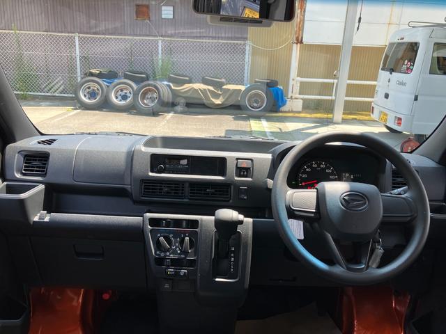 ハイゼットカーゴデラックス　４ＷＤ　ＣＶＴ　　ＡＭ／ＦＭラジオデッキスマートアシスト・コーナーセンサー・３モード電子制御４ＷＤ（ＣＶＴ車）・荷室長１，９１５ｍｍ・荷室幅１，４１０ｍｍ・荷室高１，２５０ｍｍ・ハロゲンヘッドランプ・マニュアルエアコン（山梨県）の中古車