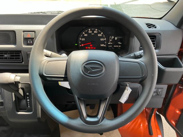 ハイゼットカーゴデラックス　４ＷＤ　ＣＶＴ　　ＡＭ／ＦＭラジオデッキスマートアシスト・コーナーセンサー・３モード電子制御４ＷＤ（ＣＶＴ車）・荷室長１，９１５ｍｍ・荷室幅１，４１０ｍｍ・荷室高１，２５０ｍｍ・ハロゲンヘッドランプ・マニュアルエアコン（山梨県）の中古車