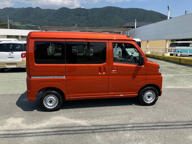 ハイゼットカーゴデラックス　４ＷＤ　ＣＶＴ　　ＡＭ／ＦＭラジオデッキスマートアシスト・コーナーセンサー・３モード電子制御４ＷＤ（ＣＶＴ車）・荷室長１，９１５ｍｍ・荷室幅１，４１０ｍｍ・荷室高１，２５０ｍｍ・ハロゲンヘッドランプ・マニュアルエアコン（山梨県）の中古車