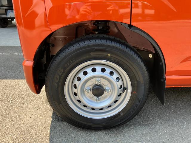 ハイゼットカーゴデラックス　４ＷＤ　ＣＶＴ　　ＡＭ／ＦＭラジオデッキスマートアシスト・コーナーセンサー・３モード電子制御４ＷＤ（ＣＶＴ車）・荷室長１，９１５ｍｍ・荷室幅１，４１０ｍｍ・荷室高１，２５０ｍｍ・ハロゲンヘッドランプ・マニュアルエアコン（山梨県）の中古車