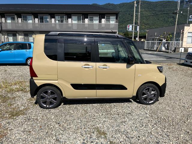 タントファンクロスターボ　４ＷＤ　ディスプレイオーディオスマートアシスト・ＬＥＤヘッドライト・１５インチアルミホイール・両側パワースライドドア・ＵＳＢソケット・運転席助手席シートヒーター・フルファブリックシート・本革巻ステアリングホイール（山梨県）の中古車