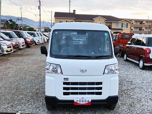 ハイゼットカーゴデラックス　４ＷＤ　ＣＶＴ　ＡＭ／ＦＭラジオデッキスマートアシスト・コーナーセンサー・３モード電子制御４ＷＤ（ＣＶＴ車）・荷室長１，９１５ｍｍ・荷室幅１，４１０ｍｍ・荷室高１，２５０ｍｍ・ハロゲンヘッドランプ・マニュアルエアコン（山梨県）の中古車