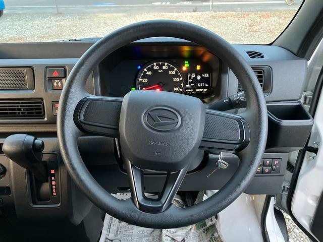 ハイゼットカーゴデラックス　４ＷＤ　ＣＶＴ　ＡＭ／ＦＭラジオデッキスマートアシスト・コーナーセンサー・３モード電子制御４ＷＤ（ＣＶＴ車）・荷室長１，９１５ｍｍ・荷室幅１，４１０ｍｍ・荷室高１，２５０ｍｍ・ハロゲンヘッドランプ・マニュアルエアコン（山梨県）の中古車