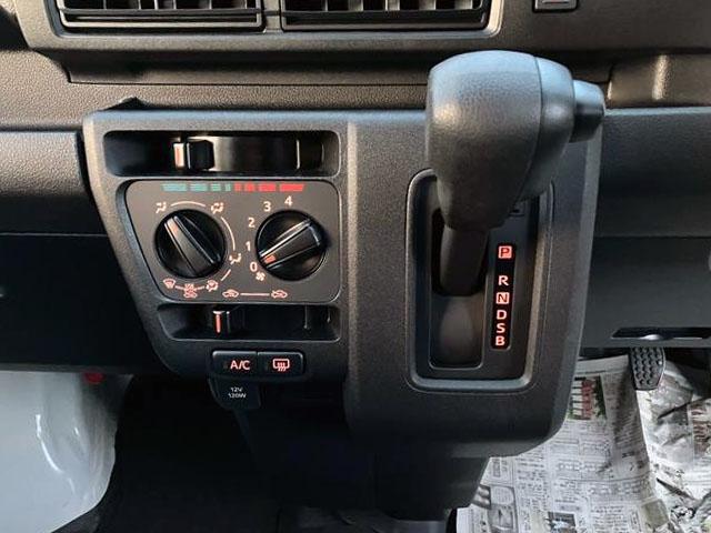 ハイゼットカーゴデラックス　４ＷＤ　ＣＶＴ　ＡＭ／ＦＭラジオデッキスマートアシスト・コーナーセンサー・３モード電子制御４ＷＤ（ＣＶＴ車）・荷室長１，９１５ｍｍ・荷室幅１，４１０ｍｍ・荷室高１，２５０ｍｍ・ハロゲンヘッドランプ・マニュアルエアコン（山梨県）の中古車