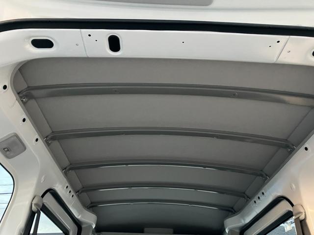 ハイゼットカーゴデラックス　４ＷＤ　ＣＶＴ　ＡＭ／ＦＭラジオデッキスマートアシスト・コーナーセンサー・３モード電子制御４ＷＤ（ＣＶＴ車）・荷室長１，９１５ｍｍ・荷室幅１，４１０ｍｍ・荷室高１，２５０ｍｍ・ハロゲンヘッドランプ・マニュアルエアコン（山梨県）の中古車