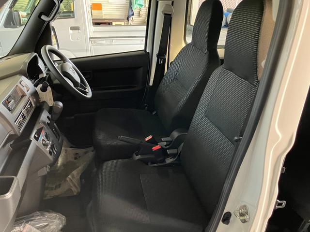 ハイゼットカーゴデラックス　４ＷＤ　ＣＶＴ　ＡＭ／ＦＭラジオデッキスマートアシスト・コーナーセンサー・３モード電子制御４ＷＤ（ＣＶＴ車）・荷室長１，９１５ｍｍ・荷室幅１，４１０ｍｍ・荷室高１，２５０ｍｍ・ハロゲンヘッドランプ・マニュアルエアコン（山梨県）の中古車