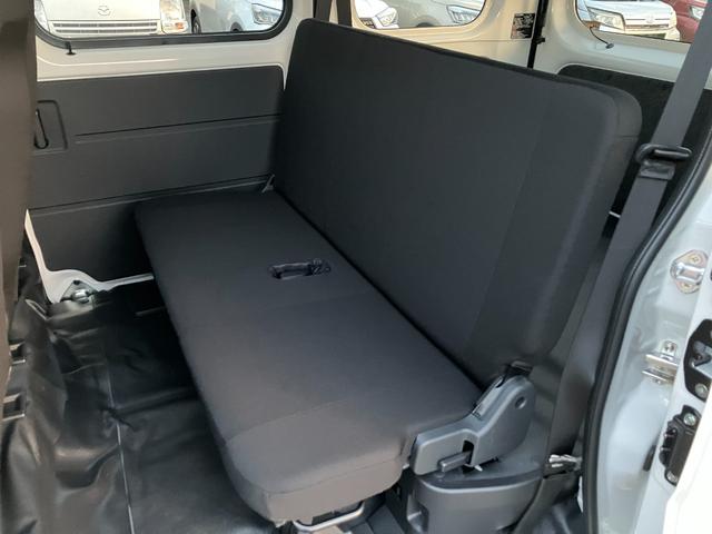 ハイゼットカーゴデラックス　４ＷＤ　ＣＶＴ　ＡＭ／ＦＭラジオデッキスマートアシスト・コーナーセンサー・３モード電子制御４ＷＤ（ＣＶＴ車）・荷室長１，９１５ｍｍ・荷室幅１，４１０ｍｍ・荷室高１，２５０ｍｍ・ハロゲンヘッドランプ・マニュアルエアコン（山梨県）の中古車