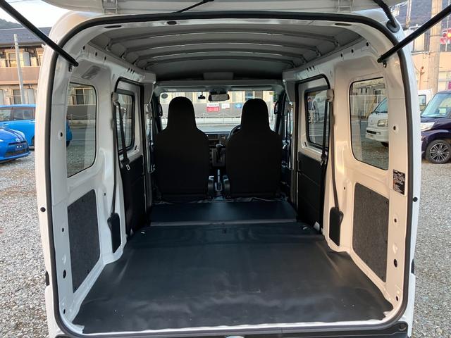 ハイゼットカーゴデラックス　４ＷＤ　ＣＶＴ　ＡＭ／ＦＭラジオデッキスマートアシスト・コーナーセンサー・３モード電子制御４ＷＤ（ＣＶＴ車）・荷室長１，９１５ｍｍ・荷室幅１，４１０ｍｍ・荷室高１，２５０ｍｍ・ハロゲンヘッドランプ・マニュアルエアコン（山梨県）の中古車