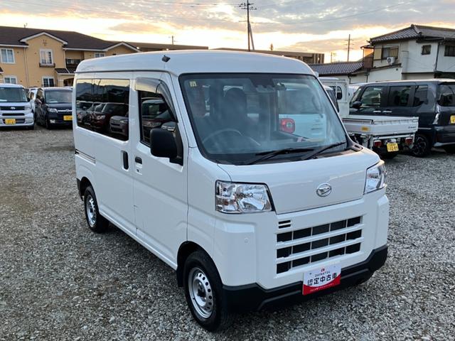 ハイゼットカーゴデラックス　４ＷＤ　ＣＶＴ　ＡＭ／ＦＭラジオデッキスマートアシスト・コーナーセンサー・３モード電子制御４ＷＤ（ＣＶＴ車）・荷室長１，９１５ｍｍ・荷室幅１，４１０ｍｍ・荷室高１，２５０ｍｍ・ハロゲンヘッドランプ・マニュアルエアコン（山梨県）の中古車