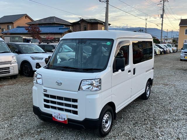 ハイゼットカーゴデラックス　４ＷＤ　ＣＶＴ　ＡＭ／ＦＭラジオデッキスマートアシスト・コーナーセンサー・３モード電子制御４ＷＤ（ＣＶＴ車）・荷室長１，９１５ｍｍ・荷室幅１，４１０ｍｍ・荷室高１，２５０ｍｍ・ハロゲンヘッドランプ・マニュアルエアコン（山梨県）の中古車