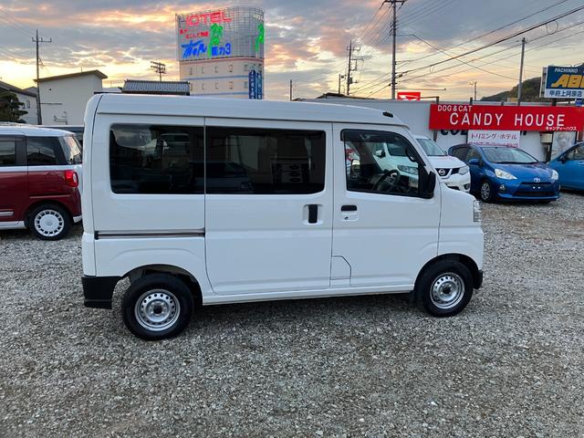 ハイゼットカーゴデラックス　４ＷＤ　ＣＶＴ　ＡＭ／ＦＭラジオデッキスマートアシスト・コーナーセンサー・３モード電子制御４ＷＤ（ＣＶＴ車）・荷室長１，９１５ｍｍ・荷室幅１，４１０ｍｍ・荷室高１，２５０ｍｍ・ハロゲンヘッドランプ・マニュアルエアコン（山梨県）の中古車