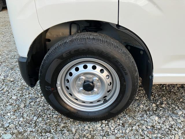 ハイゼットカーゴデラックス　４ＷＤ　ＣＶＴ　ＡＭ／ＦＭラジオデッキスマートアシスト・コーナーセンサー・３モード電子制御４ＷＤ（ＣＶＴ車）・荷室長１，９１５ｍｍ・荷室幅１，４１０ｍｍ・荷室高１，２５０ｍｍ・ハロゲンヘッドランプ・マニュアルエアコン（山梨県）の中古車