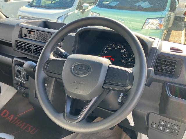 ハイゼットカーゴデラックス 4WD CVT AM/FMラジオデッキスマートアシスト・コーナーセンサー・3モード電子制御4WD(CVT車)・荷室長1,915mm・荷室幅1,410mm・荷室高1,250mm・ハロゲンヘッドランプ・マニュアルエアコン(山梨県)の中古車