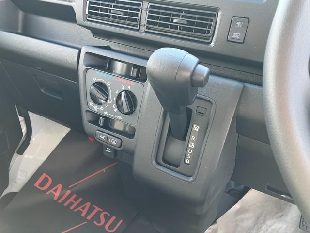 ハイゼットカーゴデラックス 4WD CVT AM/FMラジオデッキスマートアシスト・コーナーセンサー・3モード電子制御4WD(CVT車)・荷室長1,915mm・荷室幅1,410mm・荷室高1,250mm・ハロゲンヘッドランプ・マニュアルエアコン(山梨県)の中古車