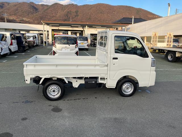 ハイゼットトラックスタンダード　４ＷＤ　ＭＴ　ＡＭ／ＦＭラジオデッキスマートアシスト・荷台フロア長２，０３０ｍｍ・荷台幅１，４１０ｍｍ・防錆鋼鈑・ハロゲンヘッドランプ・マニュアルエアコン（山梨県）の中古車