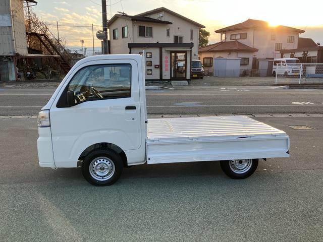 ハイゼットトラックスタンダード　４ＷＤ　ＭＴ　ＡＭ／ＦＭラジオデッキスマートアシスト・荷台フロア長２，０３０ｍｍ・荷台幅１，４１０ｍｍ・防錆鋼鈑・ハロゲンヘッドランプ・マニュアルエアコン（山梨県）の中古車