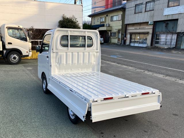 ハイゼットトラックスタンダード　４ＷＤ　ＭＴ　ＡＭ／ＦＭラジオデッキスマートアシスト・荷台フロア長２，０３０ｍｍ・荷台幅１，４１０ｍｍ・防錆鋼鈑・ハロゲンヘッドランプ・マニュアルエアコン（山梨県）の中古車