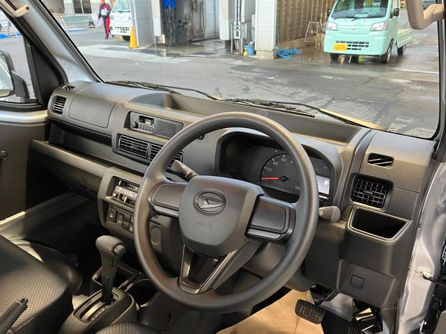 ハイゼットトラックスタンダード　４ＷＤ　ＣＶＴ　ＡＭ／ＦＭラジオデッキスマートアシスト・切り替え式４ＷＤ（ＣＶＴ車）・荷台フロア長２，０３０ｍｍ・荷台幅１，４１０ｍｍ・防錆鋼鈑・ハロゲンヘッドランプ・マニュアルエアコン（山梨県）の中古車