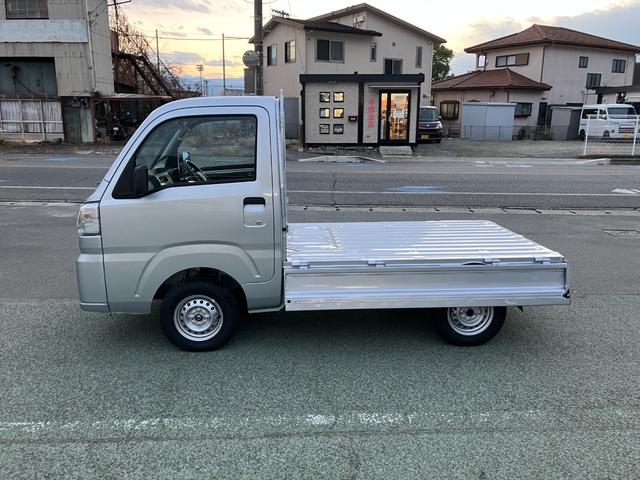 ハイゼットトラックスタンダード　４ＷＤ　ＣＶＴ　ＡＭ／ＦＭラジオデッキスマートアシスト・切り替え式４ＷＤ（ＣＶＴ車）・荷台フロア長２，０３０ｍｍ・荷台幅１，４１０ｍｍ・防錆鋼鈑・ハロゲンヘッドランプ・マニュアルエアコン（山梨県）の中古車