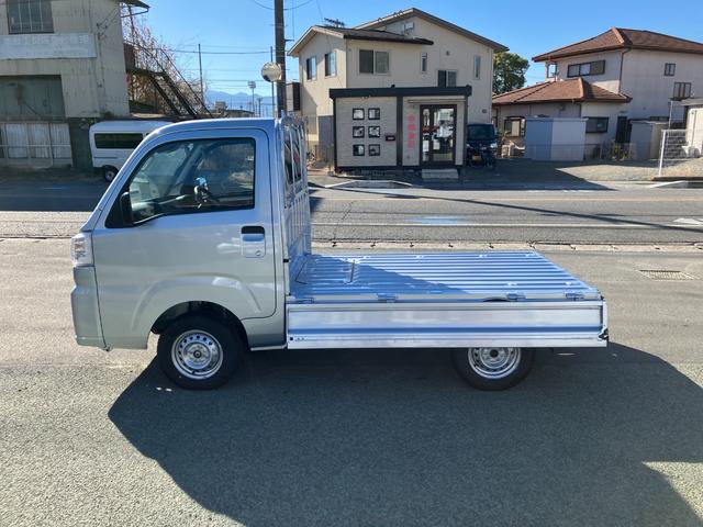 ハイゼットトラックスタンダード　４ＷＤ　ＣＶＴ　ＡＭ／ＦＭラジオデッキスマートアシスト・切り替え式４ＷＤ（ＣＶＴ車）・荷台フロア長２，０３０ｍｍ・荷台幅１，４１０ｍｍ・防錆鋼鈑・ハロゲンヘッドランプ・マニュアルエアコン（山梨県）の中古車