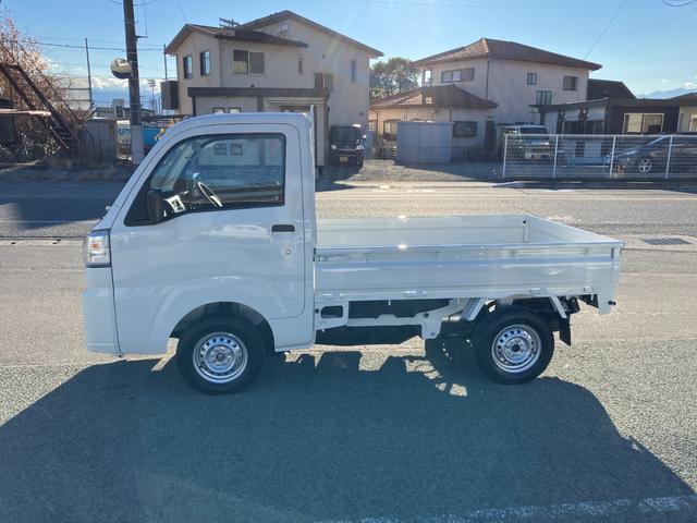ハイゼットトラックスタンダード　４ＷＤ　ＭＴ　ＡＭ／ＦＭラジオデッキスマートアシスト・荷台フロア長２，０３０ｍｍ・荷台幅１，４１０ｍｍ・防錆鋼鈑・ハロゲンヘッドランプ・マニュアルエアコン（山梨県）の中古車