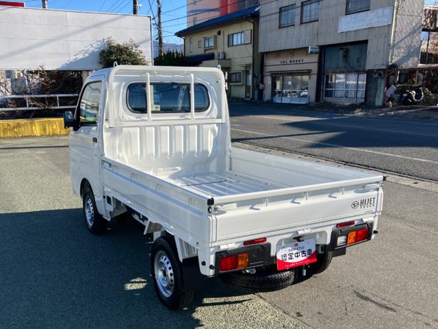 ハイゼットトラックスタンダード　４ＷＤ　ＭＴ　ＡＭ／ＦＭラジオデッキスマートアシスト・荷台フロア長２，０３０ｍｍ・荷台幅１，４１０ｍｍ・防錆鋼鈑・ハロゲンヘッドランプ・マニュアルエアコン（山梨県）の中古車